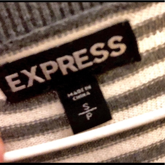 2/$15🆑LIKE 🆕 Express Gray Stripe V-Neck Sweater - Picture 6 of 10